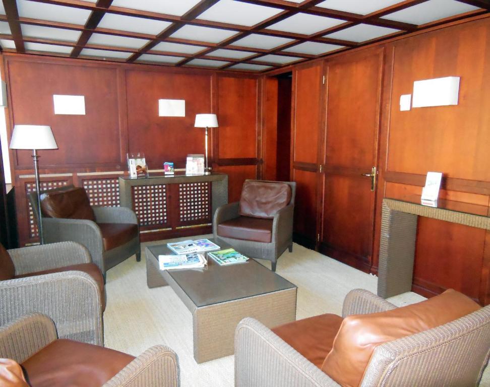 Logis Hotel Saint-Roch Pleumartin Kültér fotó
