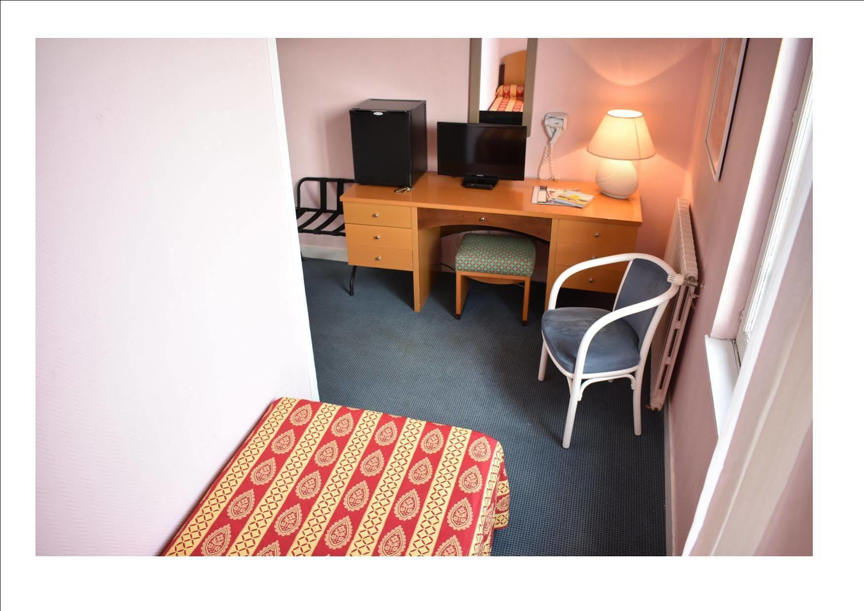Logis Hotel Saint-Roch Pleumartin Kültér fotó