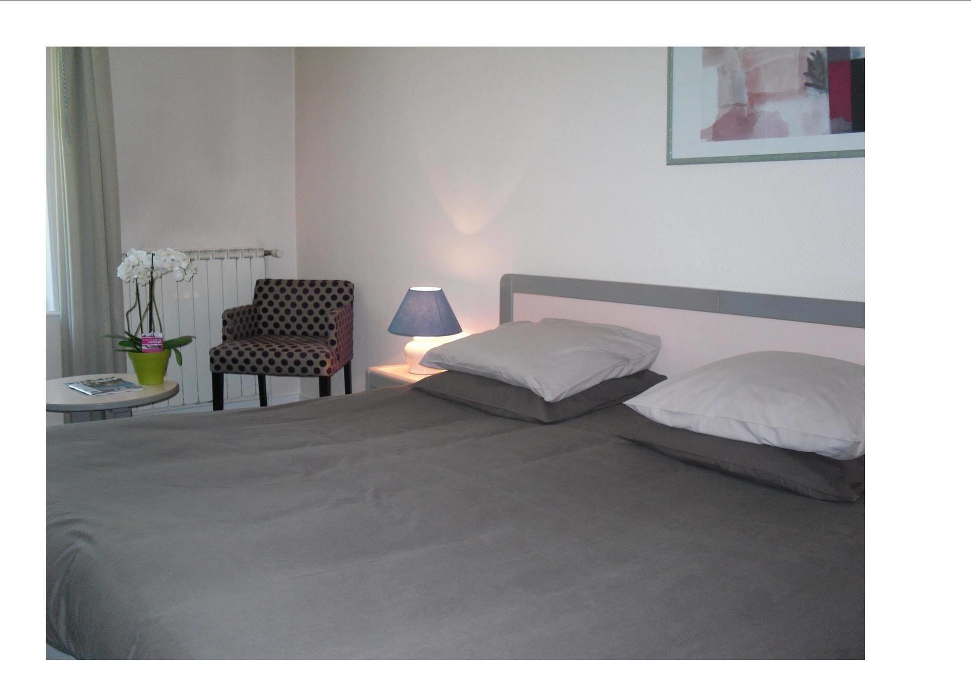 Logis Hotel Saint-Roch Pleumartin Kültér fotó